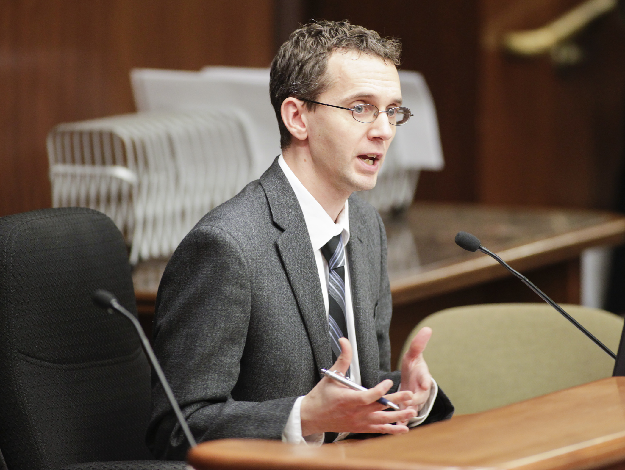 Alex Liuzzi, executive director of the Professional Educator and Licensing Board, updates the House Education Finance Division about teacher demographics during its morning meeting Jan. 15. Photo by Paul Battaglia