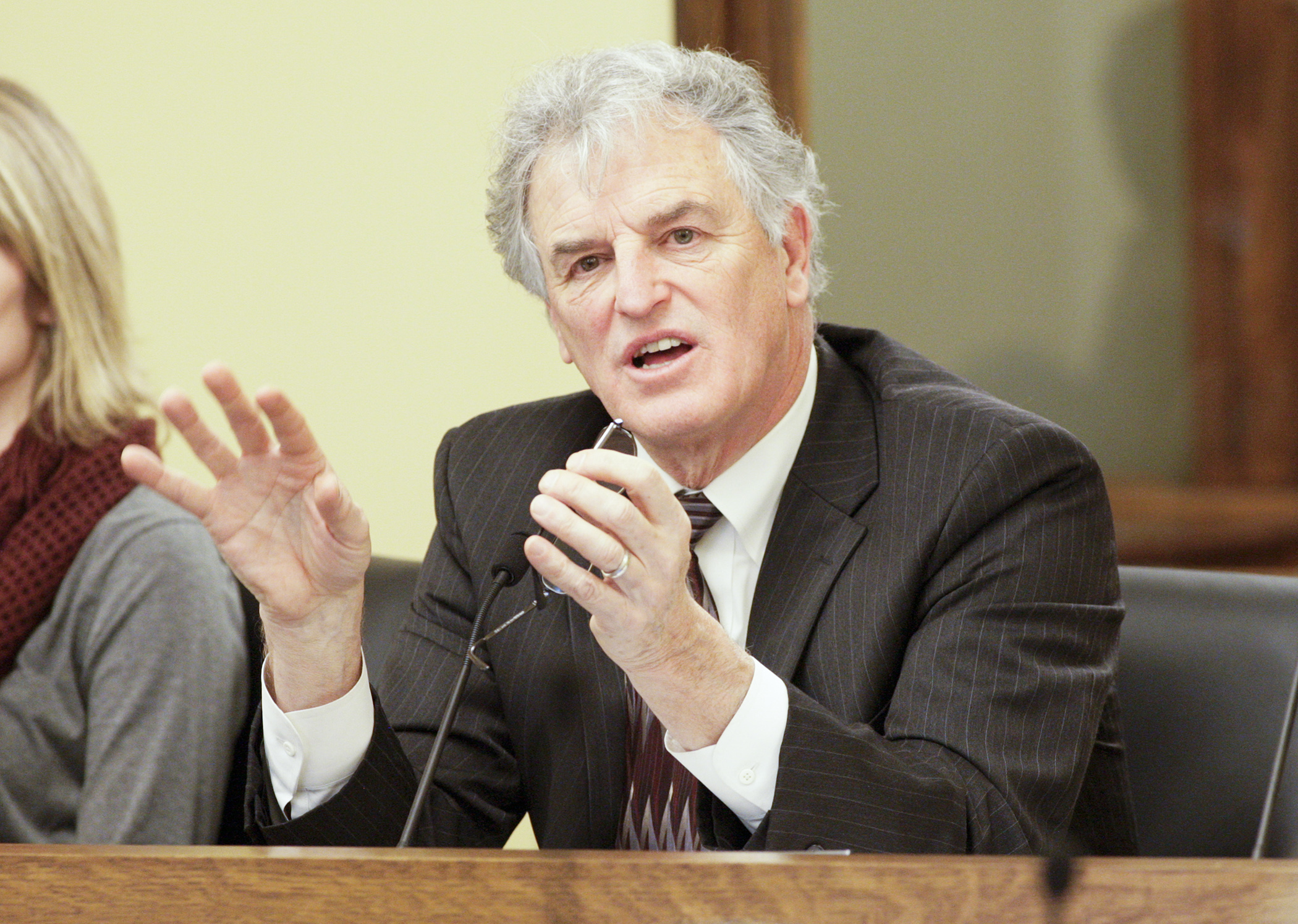 Hennepin County Commissioner Peter McLaughlin testifies before a joint hearing of the House and Senate transportation committees on Jan. 17. Photo by Paul Battaglia 