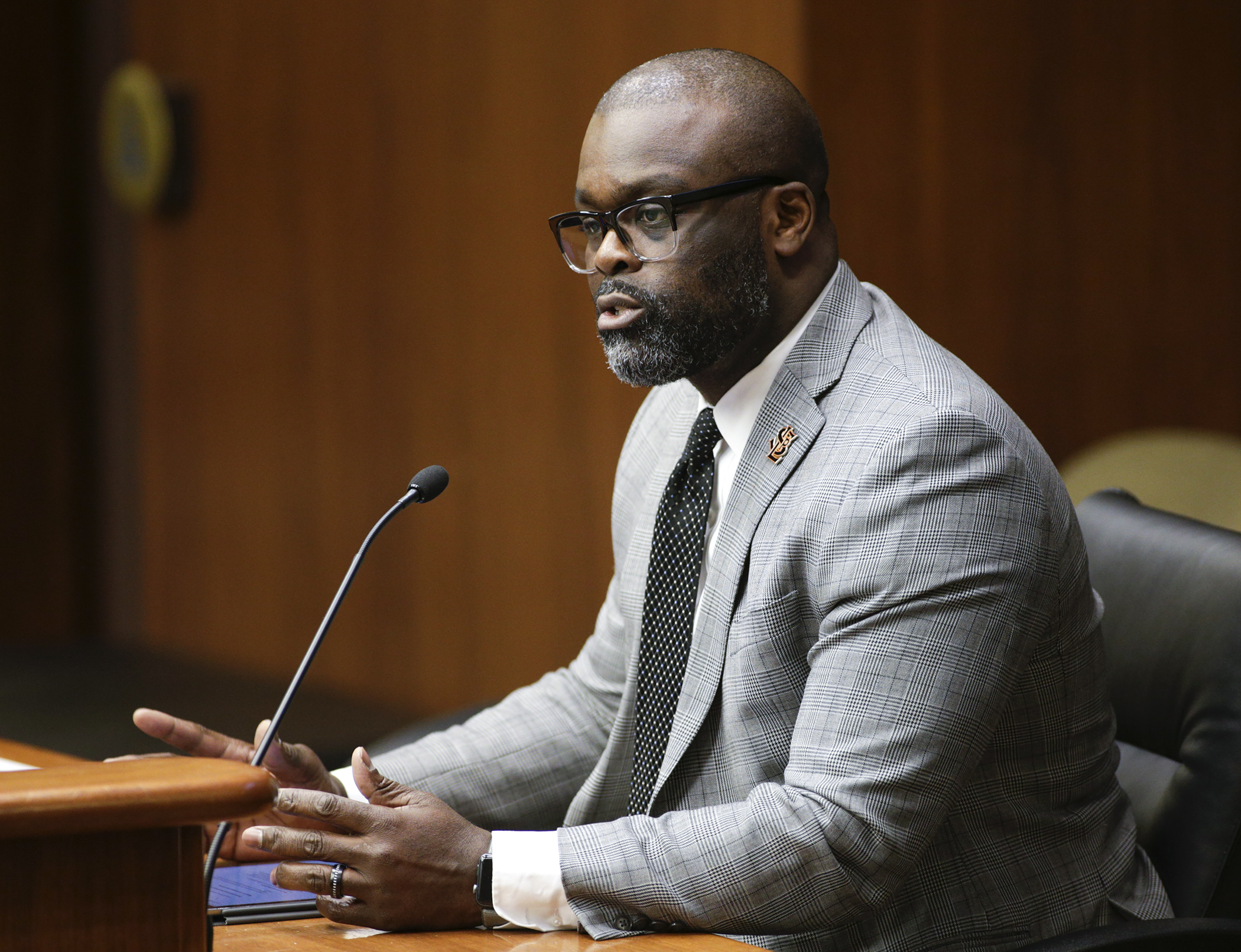 St. Louis Park Schools Superintendent Astein Osei testifies Jan. 29 in the House Education Policy Committee about what his district is doing to lessen the opportunity gap for students. Photo by Paul Battaglia