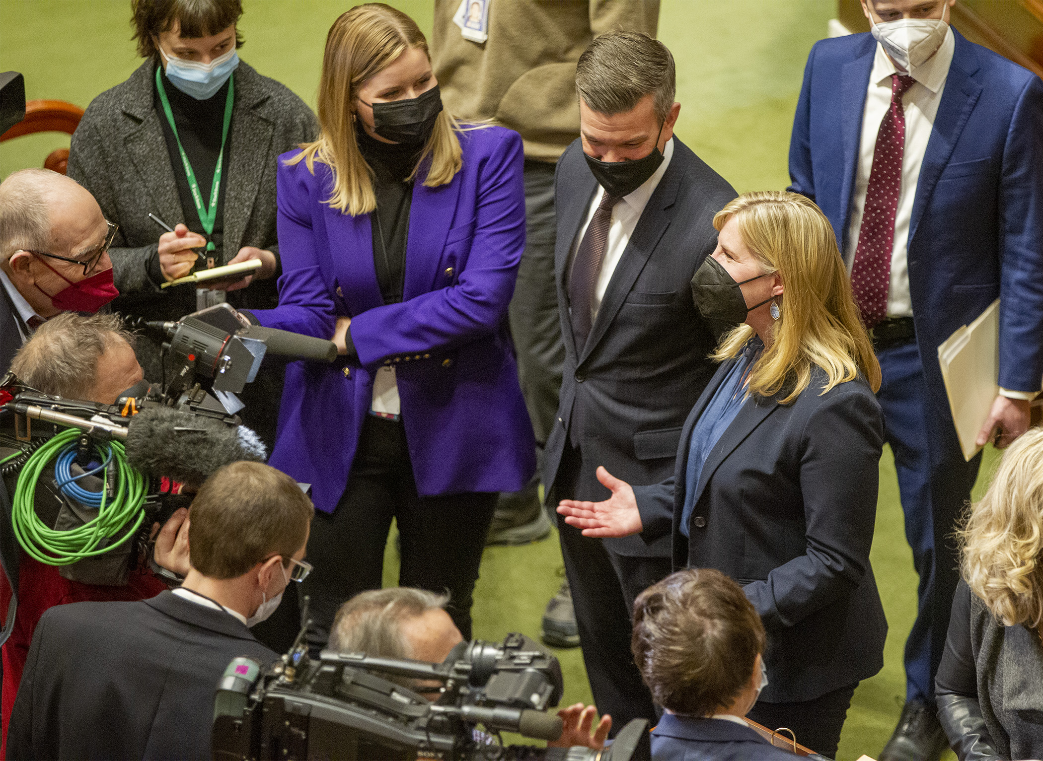 House Speaker Melissa Hortman and Majority Leader Ryan Winkler address the media on the House Floor following the opening day of the 2022 legislative session Jan. 31. (Photo by Paul Battaglia)