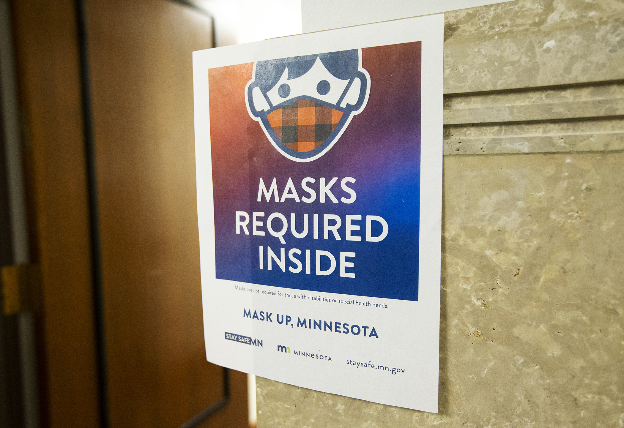 A sign noting mask usage is required inside the State Office Building. A bill heard this week would make Gov. Walz's executive order requiring face coverings in all indoor public settings law in order to slow the spread of COVID-19. Photo by Paul Battaglia