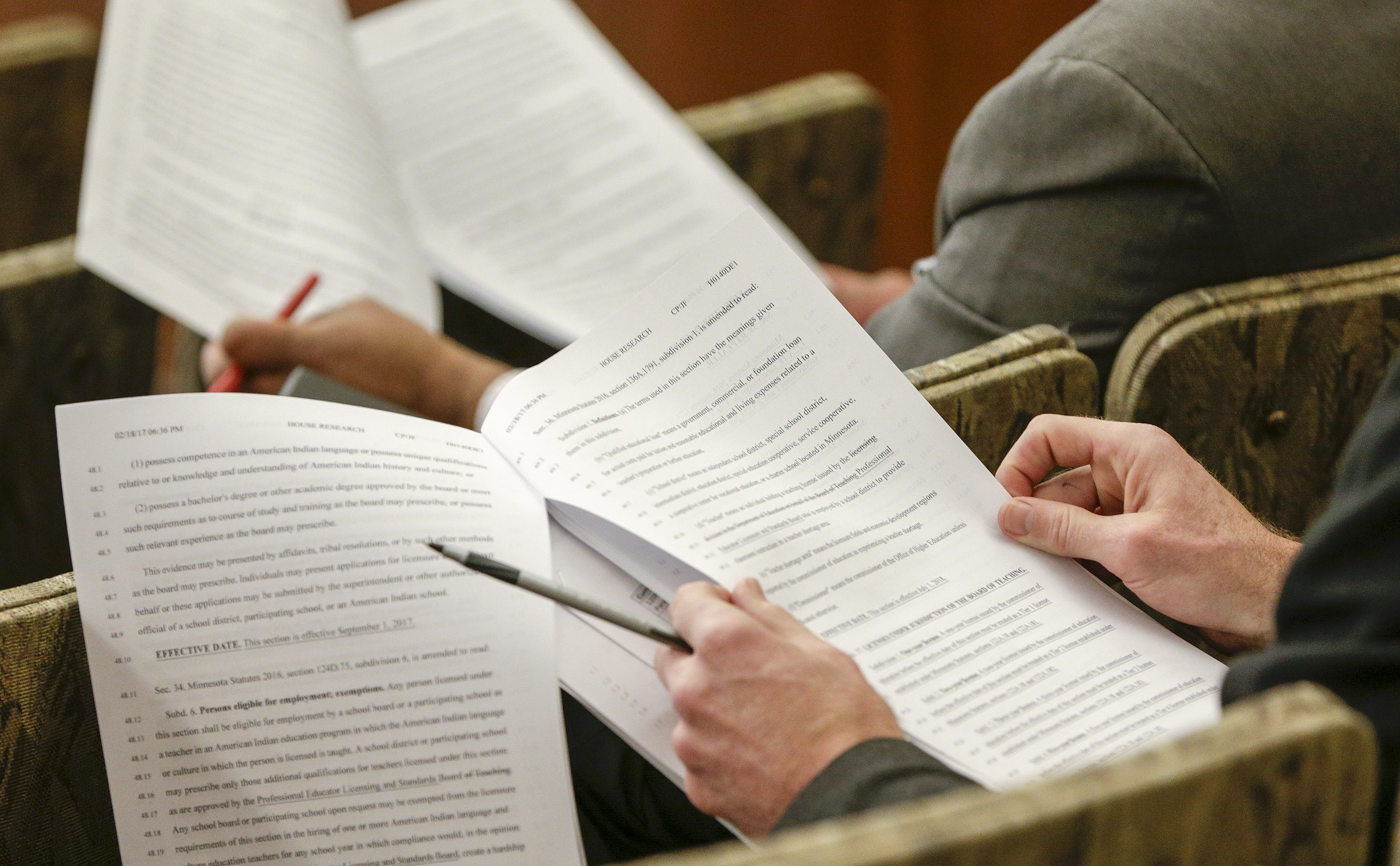 Audience members follow along as the House Education Innovation Policy Committee receives an overview of HF140. Sponsored by Rep. Sondra Erickson, the bill would restructure the state’s teacher licensure system. Photo by Paul Battaglia