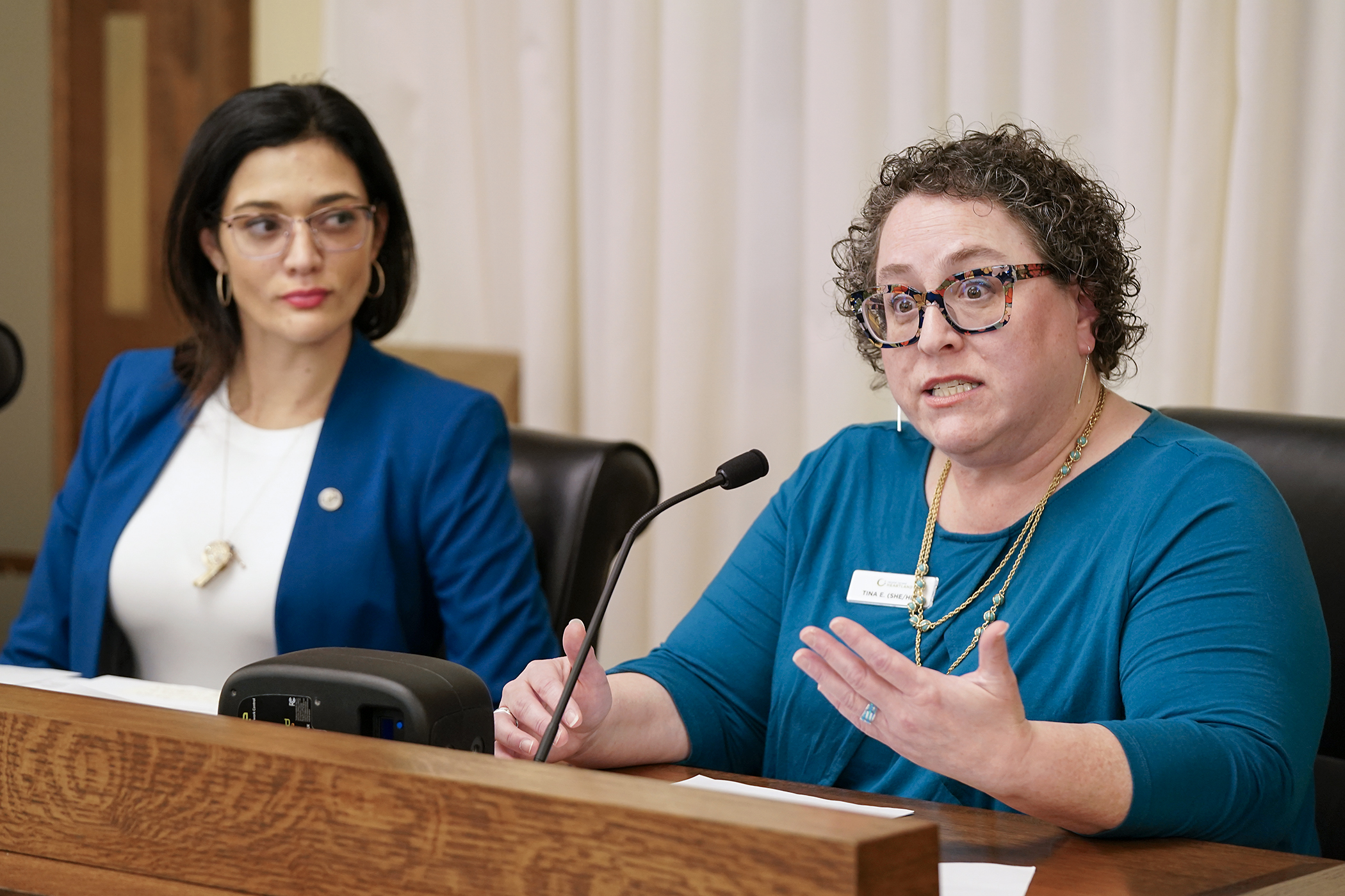 Tina England, neighbor services operations manager at Second Harvest Heartland, testifies Feb. 25 in support of bill for the SNAP outreach program. Rep. María Isa Pérez-Vega, left, is the bill sponsor. (Photo by Michele Jokinen)
