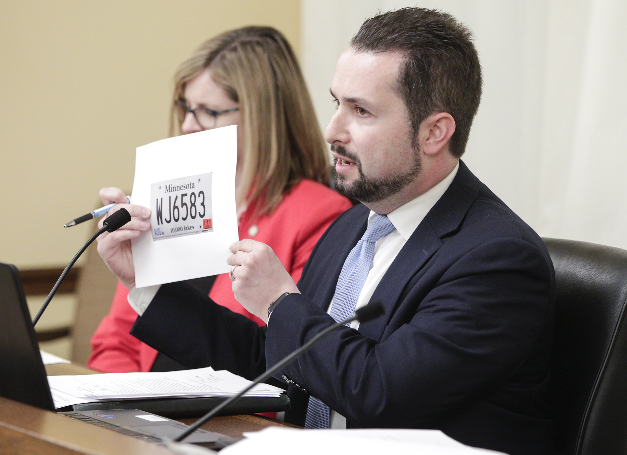 David Bernstein, chair of the Minnesota DWI Task Force, holds up a “whiskey plate” during testimony in the House Public Safety and Criminal Justice Reform Finance and Policy Division on HF3555, sponsored by Rep. Kelly Moller, back. Photo by Paul Battaglia