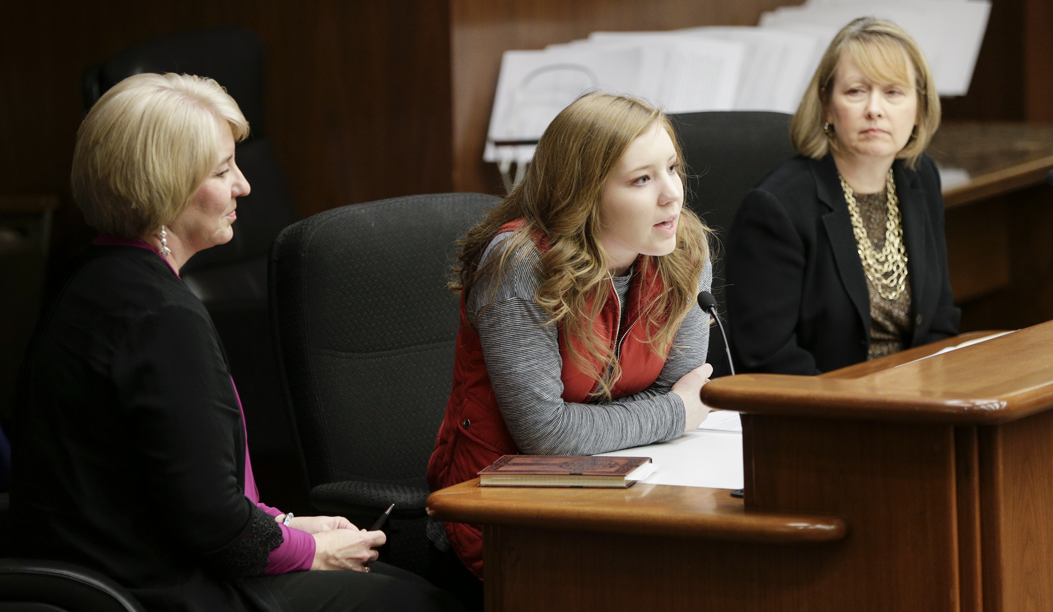 Claire Westra, center, and her mother, Kayla, left, testify about their experience with Post-Secondary Enrollment Options during testimony on HF1906. Sponsored by Rep. Jenifer Loon, right, the bill would modify PSEO Act provisions. Photo by Paul Battaglia