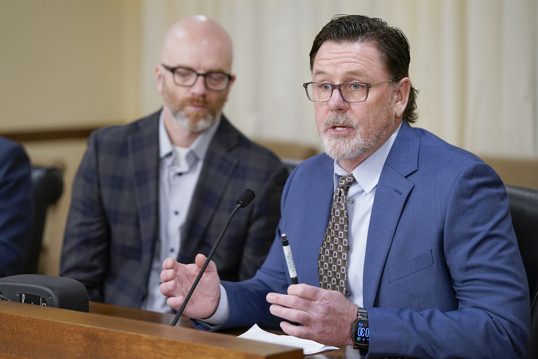 Jeff Potts, executive director of the Minnesota Chiefs of Police Association, testifies March 17 before the House Judiciary Finance and Civil Law Committee in opposition to HF4205, sponsored by Rep. Brad Tabke. (Photo by Michele Jokinen)