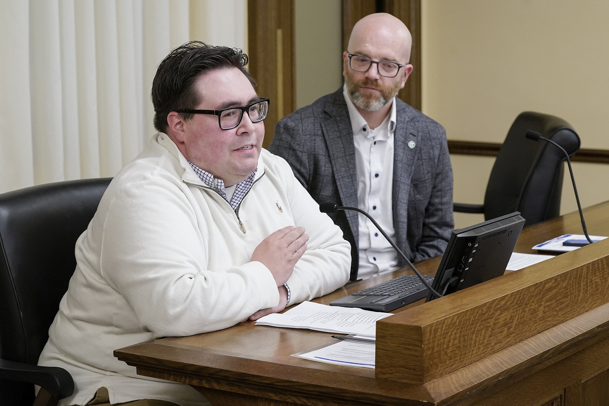 Shakopee resident Jesse Lara testifies March 26 in support of HF1335. The bill, sponsored by Rep. Brad Tabke, right, would let the Department of Public Safety implement electronic driver's licenses and state identification cards. (Photo by Michele Jokinen)