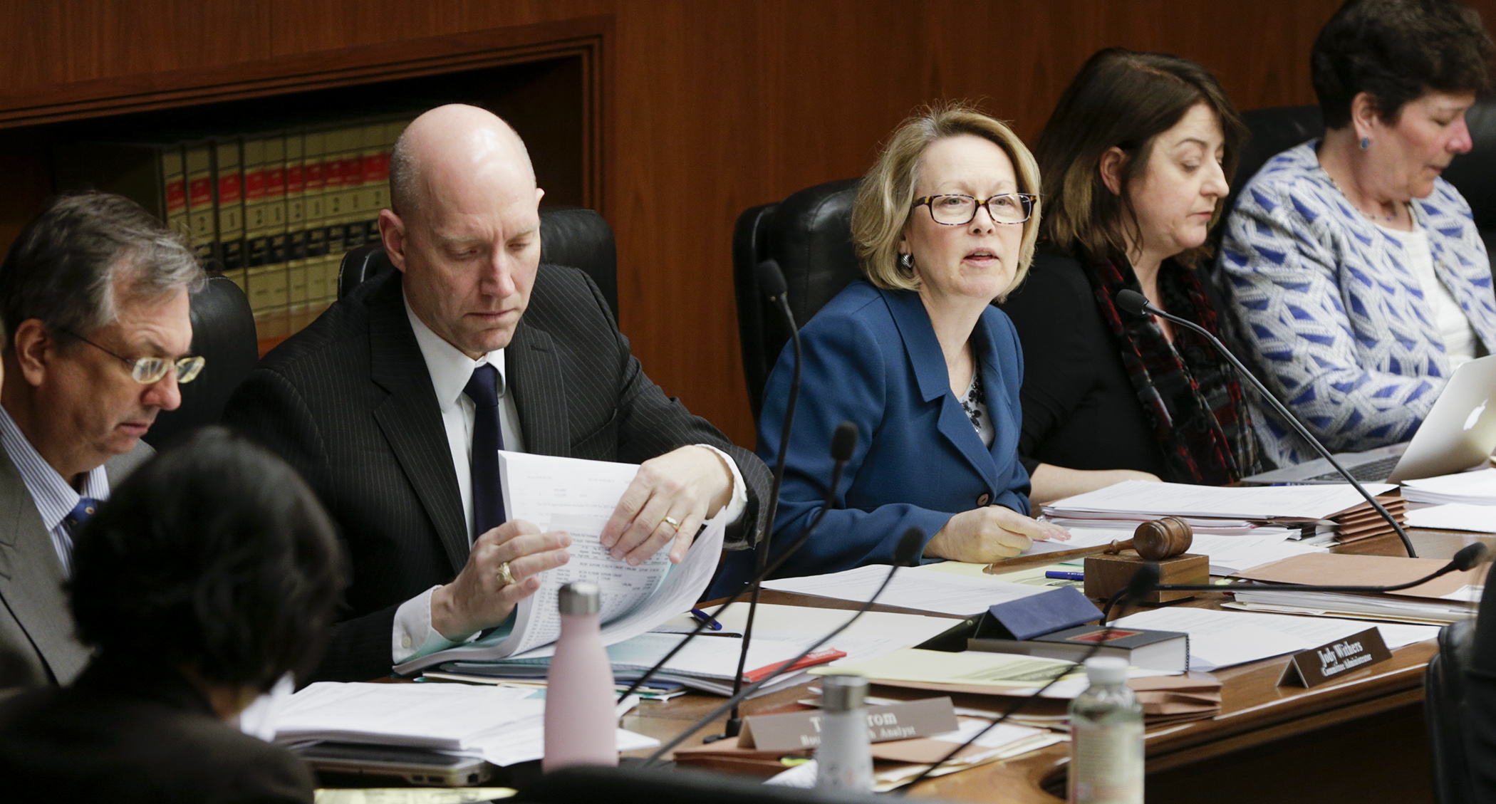 House Education Finance Committee Chair Jenifer Loon makes opening comments before staff begins a run-through of HF4328, the omnibus education finance bill at Tuesday’s hearing. Photo by Paul Battaglia