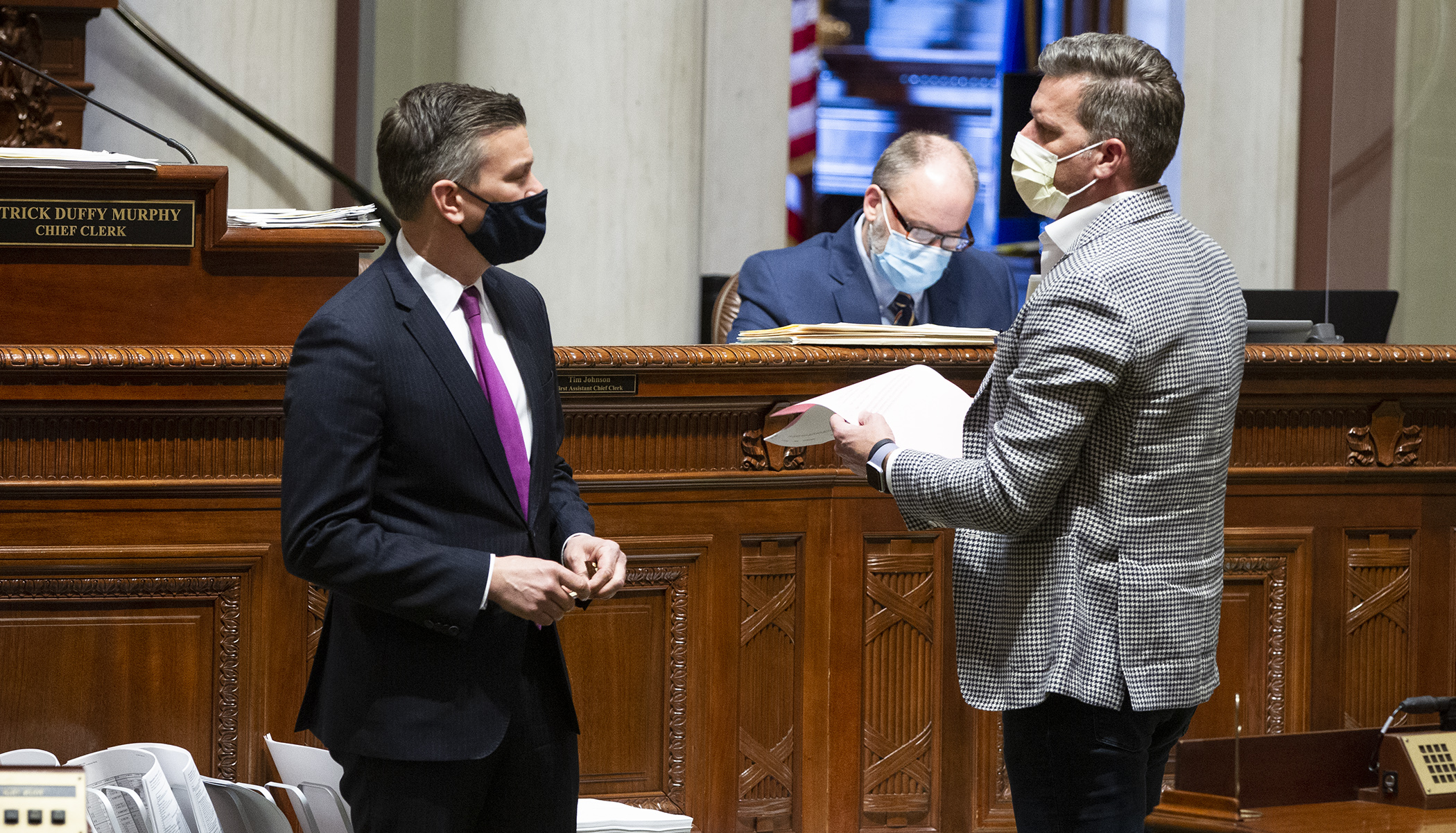 House Majority Leader Ryan Winkler (left) confers with Minority Leader Kurt Daudt on the House Floor April 19. Photo by Paul Battaglia