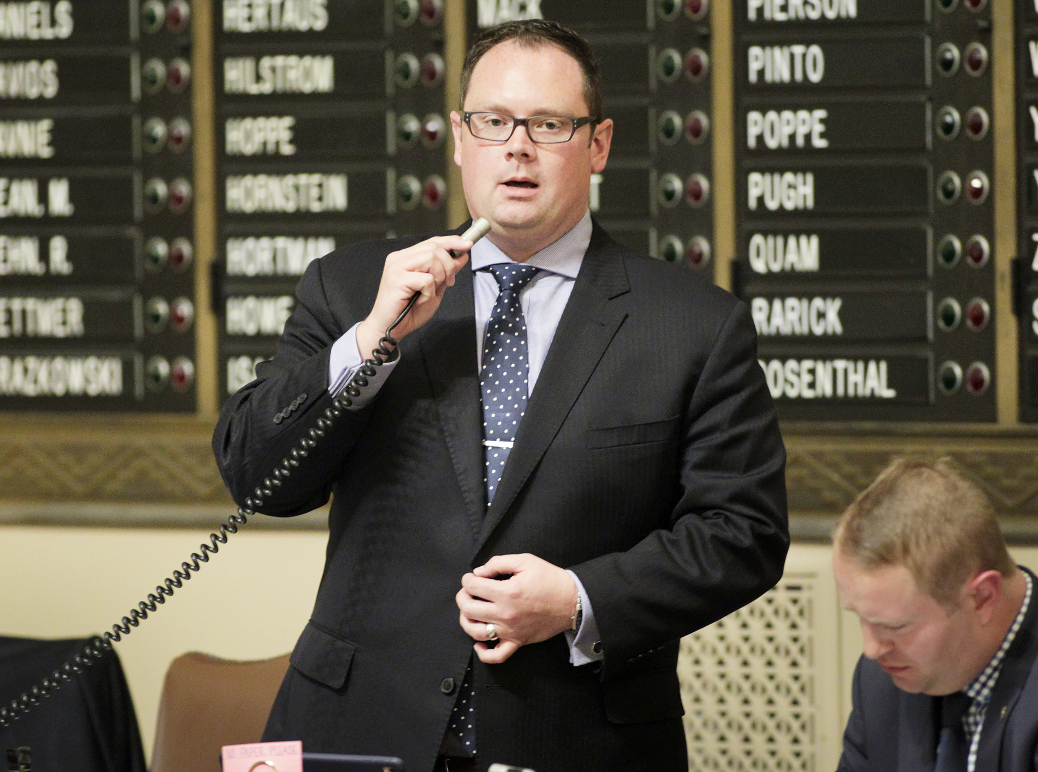 Rep. Tim Sanders explains provisions of his bill, SF2985, which would establish a presidential nomination primary. Photo by Paul Battaglia