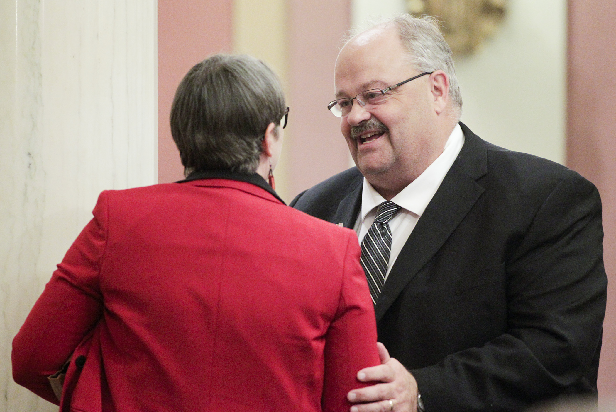 Rep. Greg Davids thanks House nonpartisan research analyst Pat Dalton after the House passed the special session omnibus tax bill May 24. Photo by Paul Battaglia