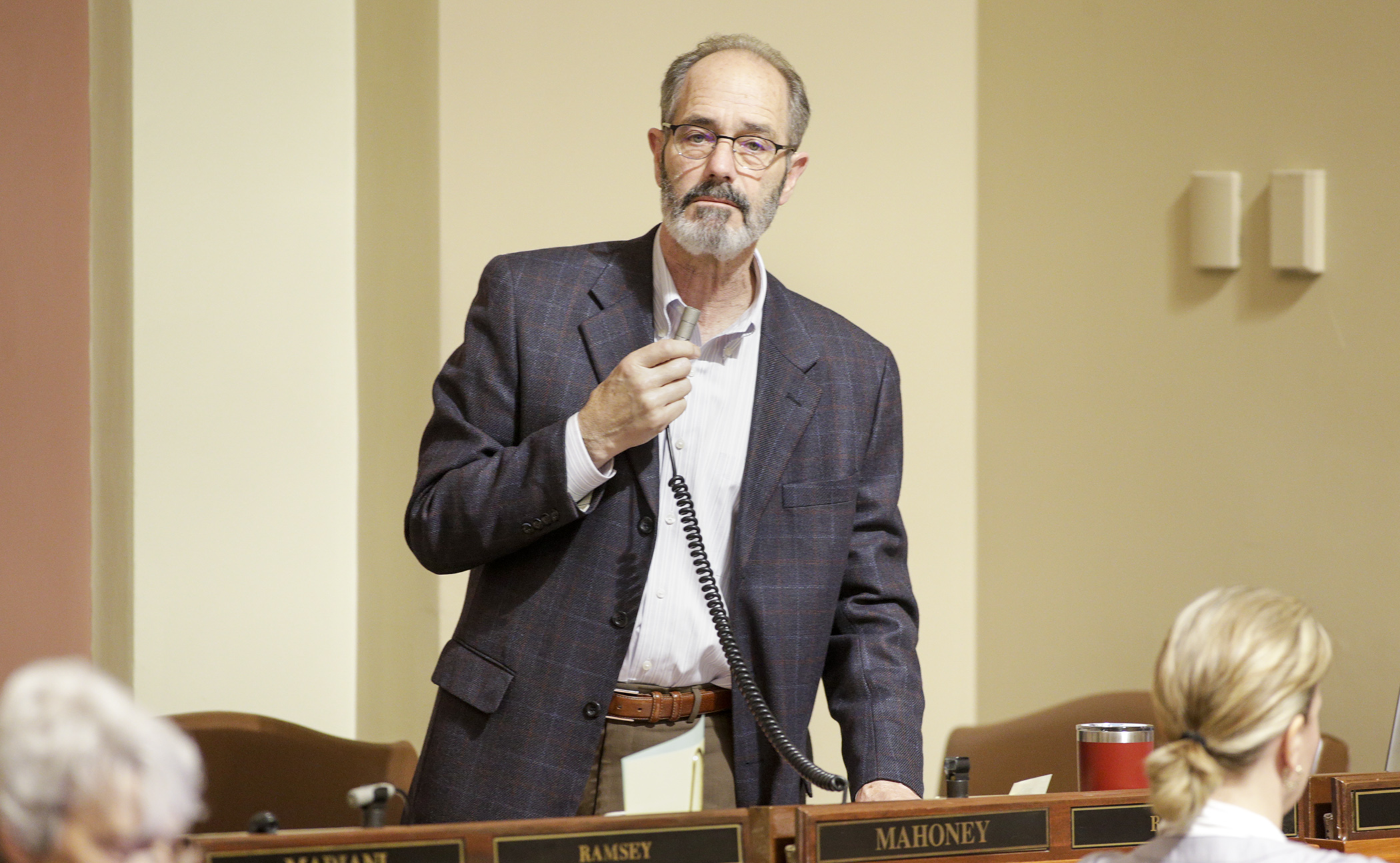 Rep. Tim Mahoney, chair of the House Jobs and Economic Development Finance Division, describes provisions of the omnibus jobs, energy and economic development finance bill during special session floor debate May 25.