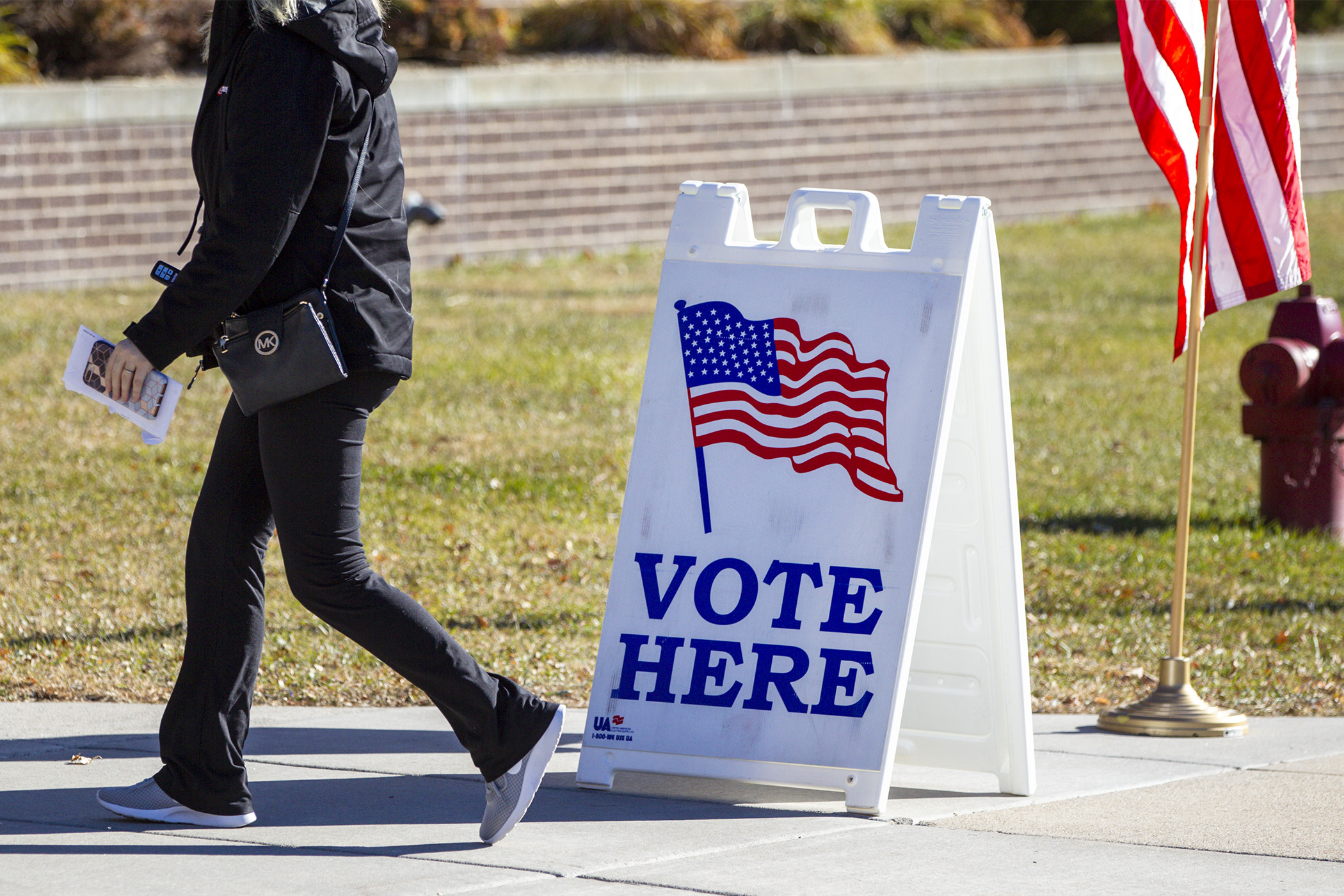 A voter enters a St. Paul polling place Nov. 3, 2020. (House Photography file photo)